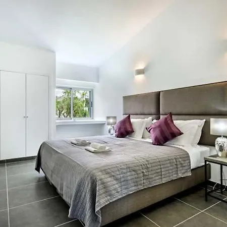 Sleeps 6 Pool Air Con T607941