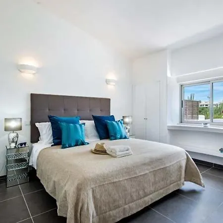 Sleeps 6 Pool Air Con T607941 *